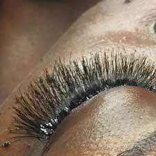 An experienced specialist performing eyelash extension treatments in Waukegan, IL.